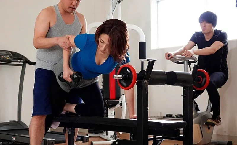 ông xã phát hiện cô vợ vụng trộm với huấn luyện viên thể hình