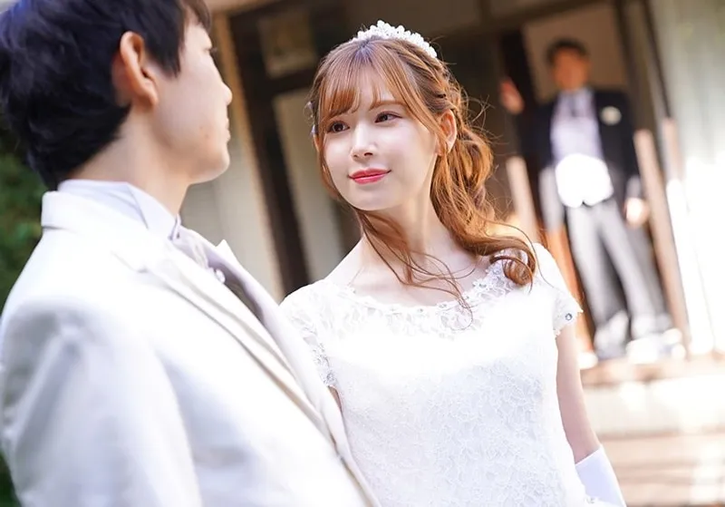 Bố Ông xã nện bạn gái của con trai ngay sau lễ cưới của con trai